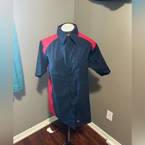 Red Kap Short Sleeve Crew Shirt. NWOT size medium.